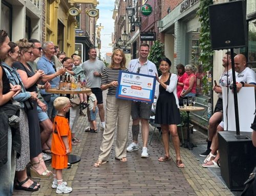 Geweldige Donatie van Juniorkamer voor Voedselbank
